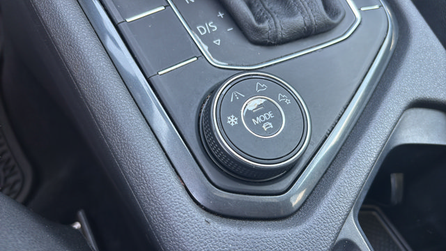 Used 2019 Volkswagen Tiguan SE w/ Panoramic Sunroof Package AWD/4WD image 19