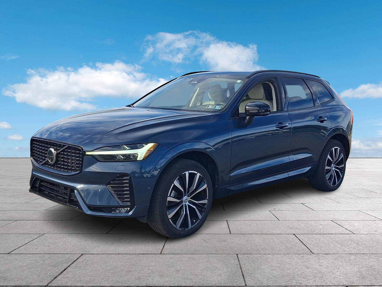 Certified 2024 Volvo XC60 B5 Plus w/ Climate Package AWD/4WD image 3