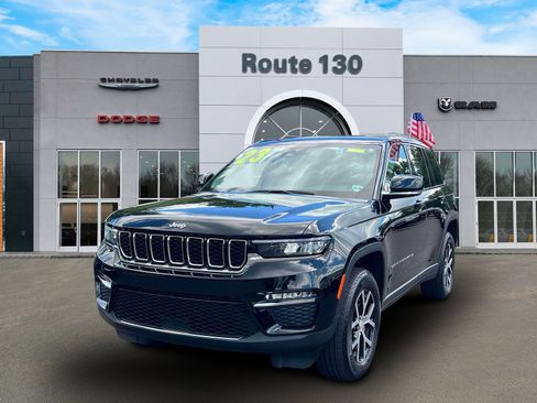 Used 2023 Jeep Grand Cherokee Limited AWD/4WD image 2