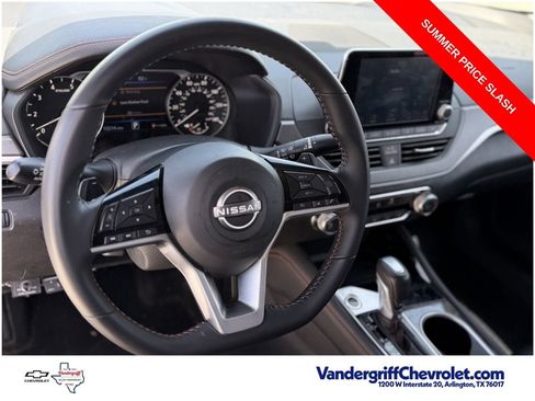Used 2025 Nissan Altima 2.5 SR FWD image 11