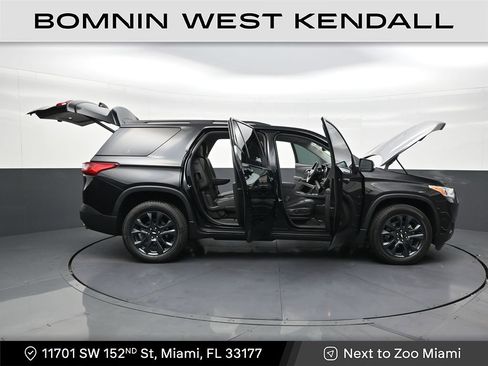 Used 2021 Chevrolet Traverse RS image 30