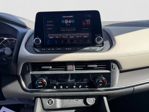 Used 2023 Nissan Rogue SV image 13