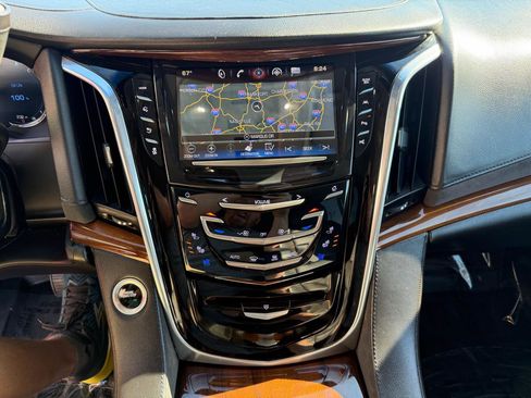 Used 2017 Cadillac Escalade Luxury w/ LPO, Radiant Package AWD/4WD image 37