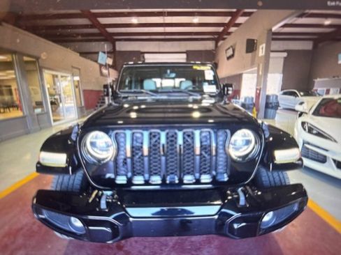 Used 2022 Jeep Gladiator Overland image 2