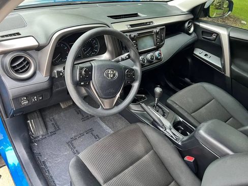 Used 2018 Toyota RAV4 LE image 25
