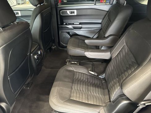 Used 2020 Ford Explorer XLT w/ Comfort Package AWD/4WD image 3