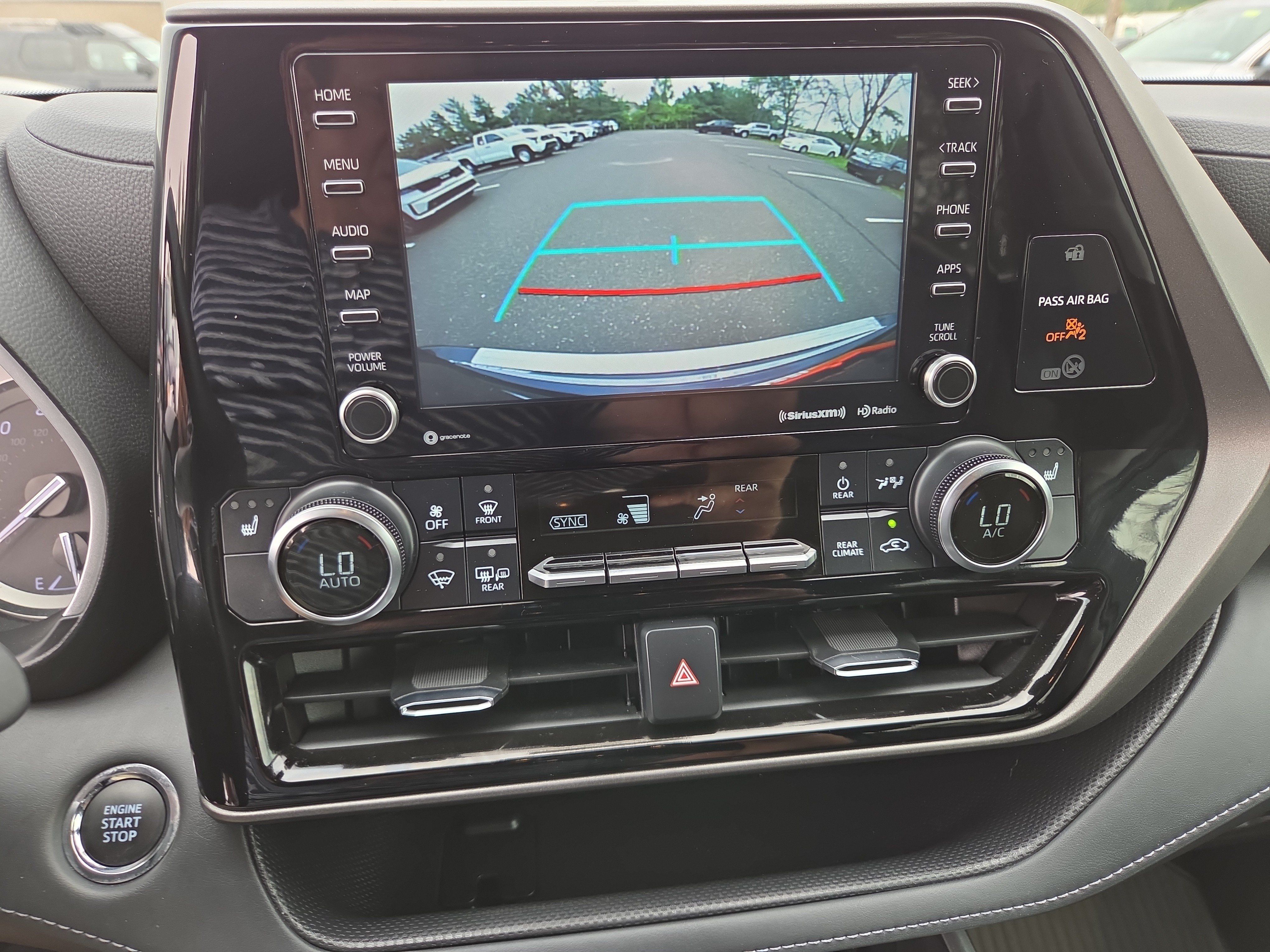 Used 2022 Toyota Highlander XLE AWD/4WD image 26