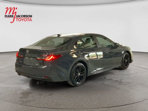 Used 2025 Toyota Camry SE FWD image 5