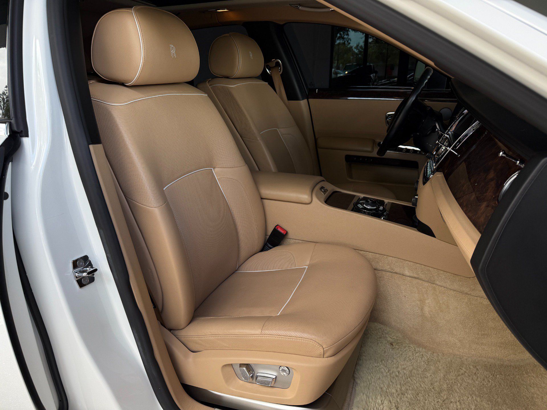 Used 2011 Rolls-Royce Ghost RWD image 29