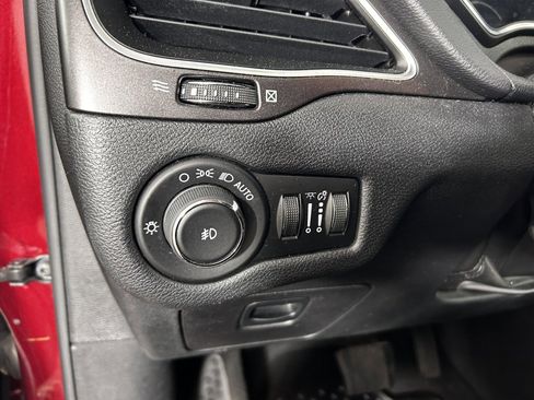 Used 2019 Jeep Cherokee Trailhawk w/ Cold Weather Group AWD/4WD image 21