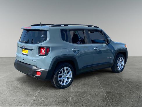 Used 2018 Jeep Renegade Latitude w/ Safety & Security Group FWD image 5