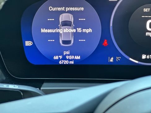 Certified 2025 Porsche Macan 4S Electric AWD/4WD image 32