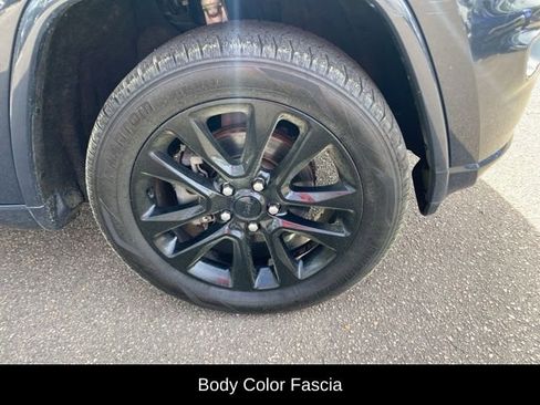 Used 2018 Jeep Grand Cherokee Altitude image 24