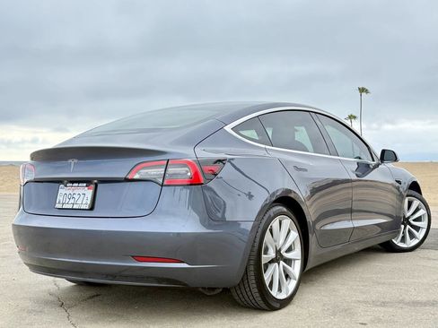 Used 2020 Tesla Model 3 Standard Range Plus image 4