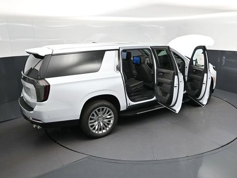 New 2026 Chevrolet Suburban Premier RWD image 39