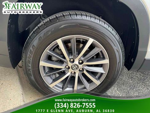 Used 2019 Toyota Highlander XLE FWD image 37