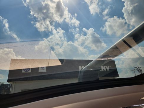 New 2025 Volkswagen Tiguan SE image 21