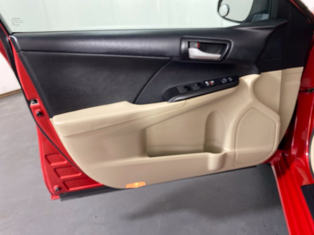 Used 2013 Toyota Camry LE FWD image 23