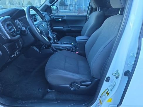 Used 2017 Toyota Tacoma 2WD Double Cab image 12