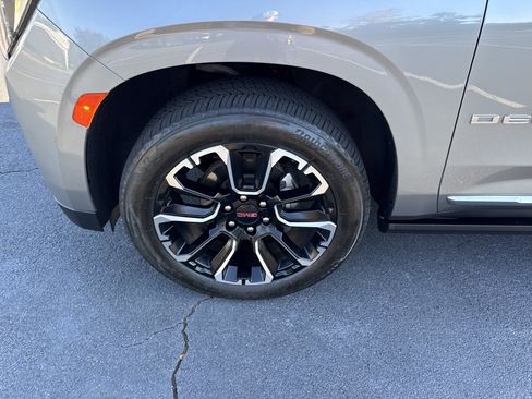 Used 2023 GMC Yukon Denali image 9
