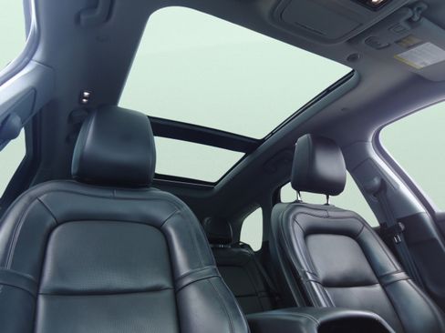 Used 2022 Lincoln Corsair AWD w/ Premium Package image 28