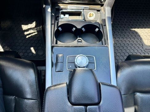 Used 2014 Mercedes-Benz E 350 4MATIC Sedan image 26