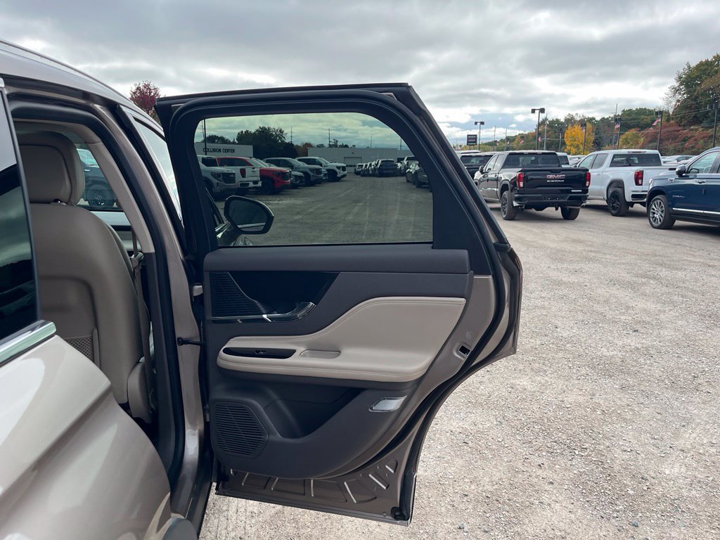 Used 2020 Lincoln Corsair AWD w/ Premium Package image 32