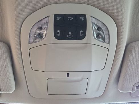 Used 2021 Chrysler Pacifica Touring-L w/ Uconnect Theater Family Group FWD image 24
