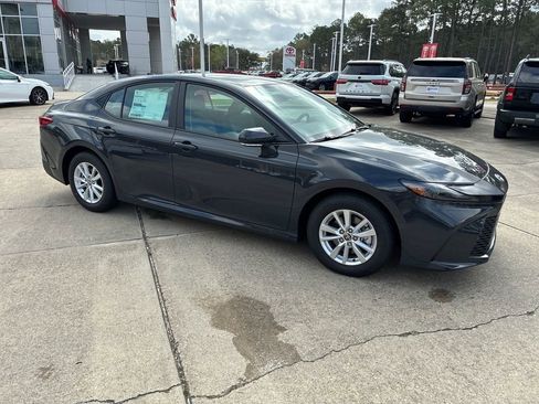 New 2026 Toyota Camry LE image 9