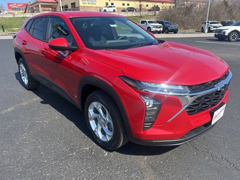 New 2026 Chevrolet Trax LS w/ LS Convenience Package image 3