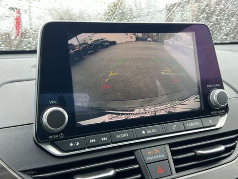 Used 2024 Nissan Altima 2.5 SV image 17