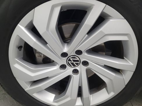 Used 2020 Volkswagen Atlas Cross Sport SEL image 31