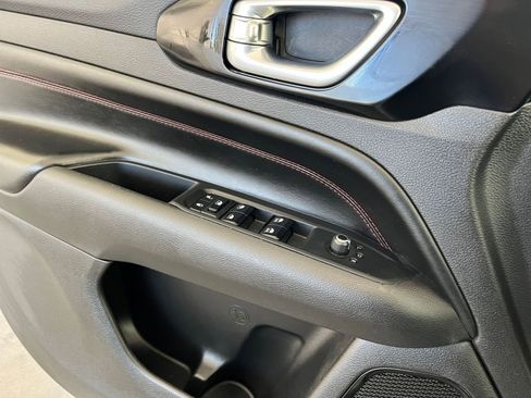 Used 2025 Jeep Compass Trailhawk image 18