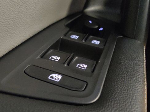 Used 2022 Volkswagen Tiguan S FWD image 27