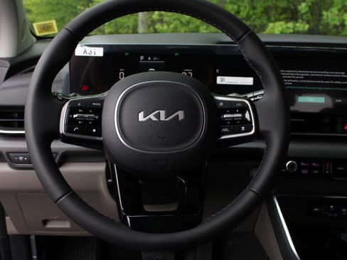 New 2026 Kia Carnival EX FWD image 11