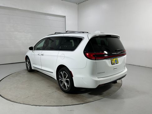 Used 2021 Chrysler Pacifica Pinnacle AWD/4WD image 22