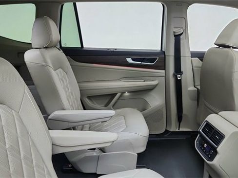 Used 2024 Volkswagen Atlas SEL Premium R-Line image 25