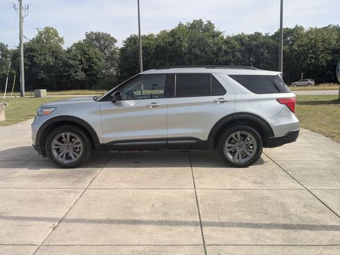 Used 2023 Ford Explorer XLT w/ Equipment Group 202A AWD/4WD image 5