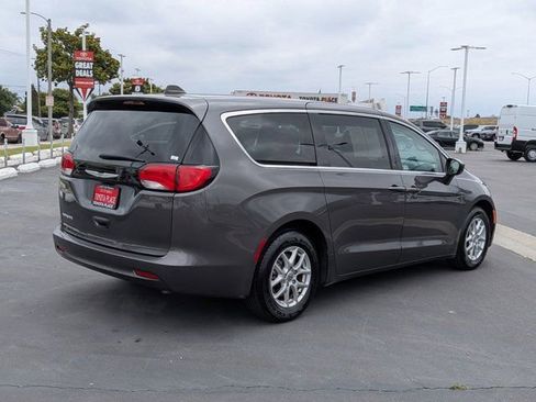 Used 2023 Chrysler Voyager LX FWD image 9