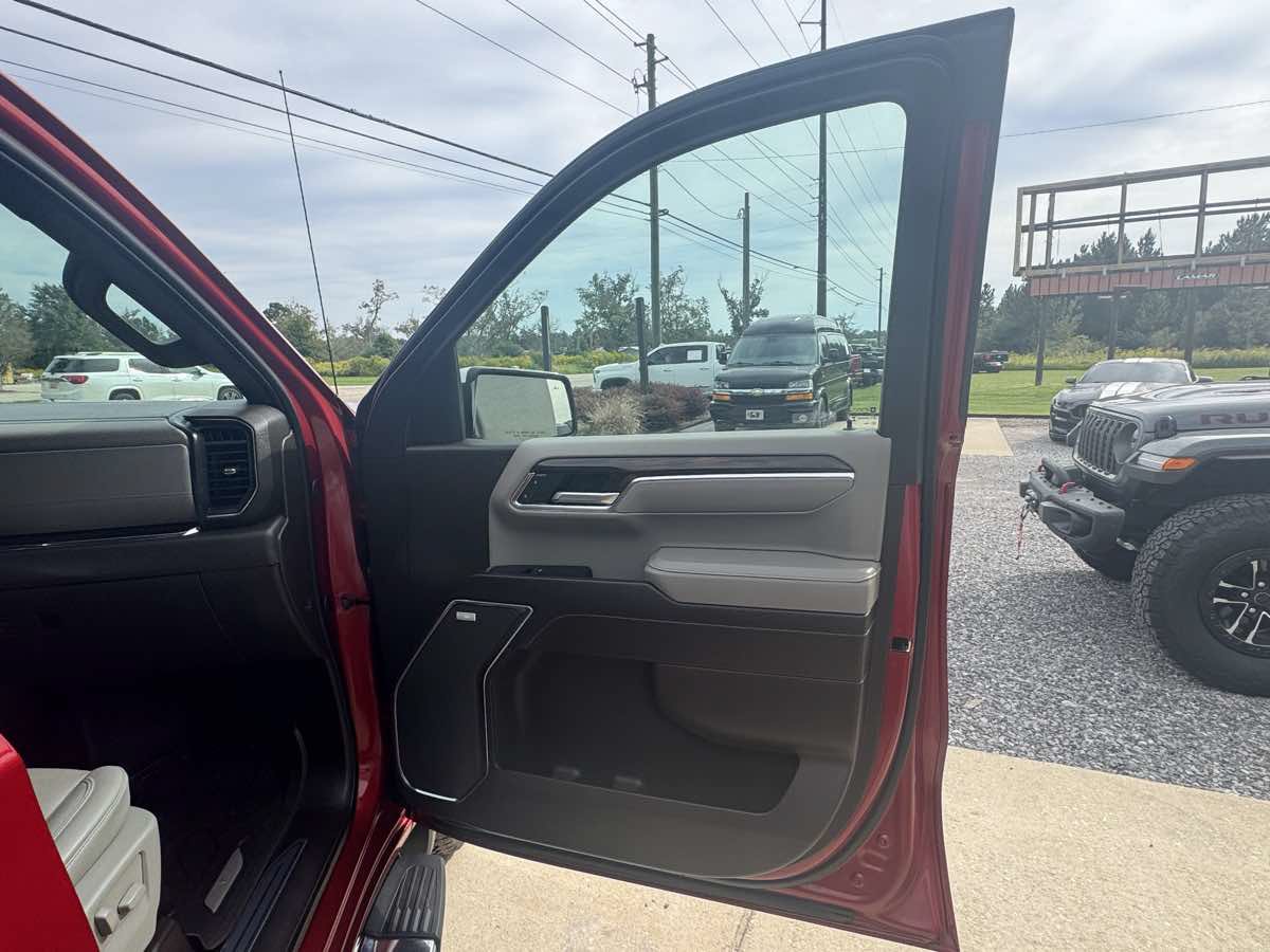 Used 2024 GMC Sierra 1500 SLT w/ SLT Premium Plus Package AWD/4WD image 26