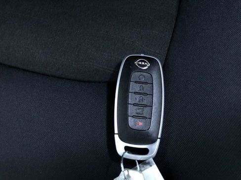 Used 2025 Nissan Pathfinder SV image 34