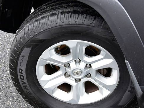 Used 2015 Toyota 4Runner SR5 image 33