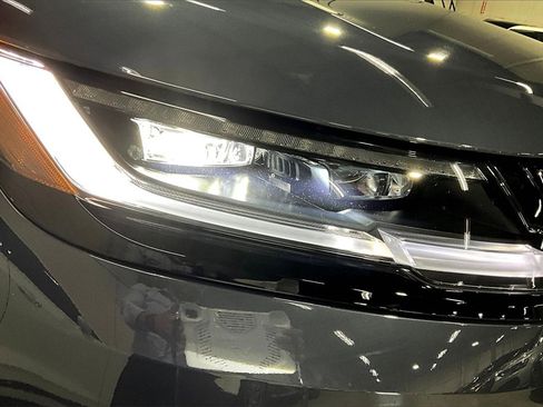 Used 2025 Land Rover Range Rover Velar Dynamic SE image 32