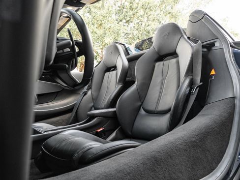 Used 2020 McLaren 570S Spider RWD image 4