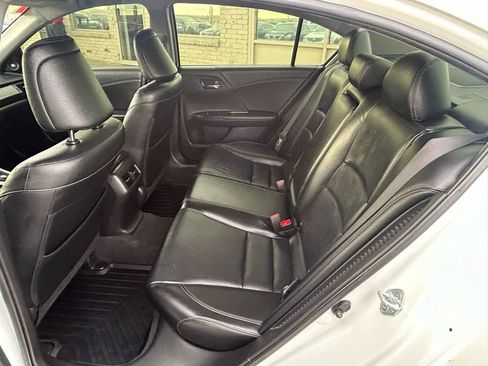 Used 2017 Honda Accord Touring image 7