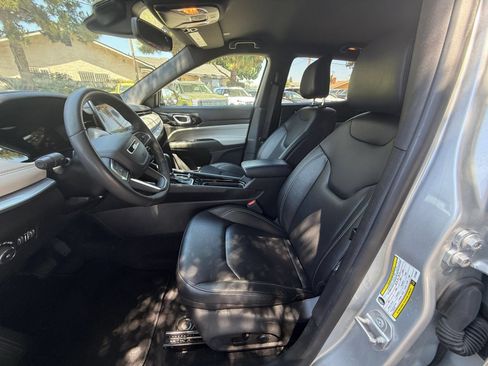 Used 2025 Jeep Compass Limited AWD/4WD image 24