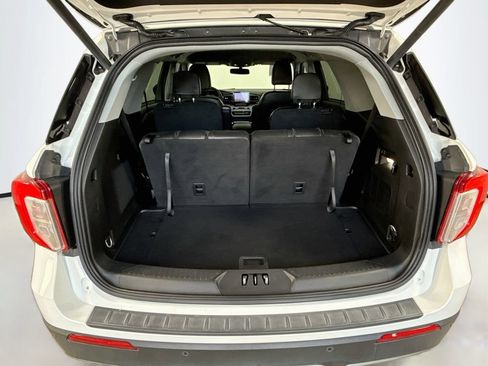 Used 2024 Ford Explorer XLT w/ Equipment Group 202A RWD image 27
