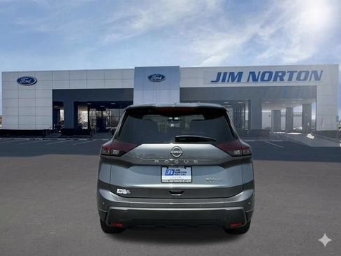 Used 2024 Nissan Rogue SV AWD/4WD image 6