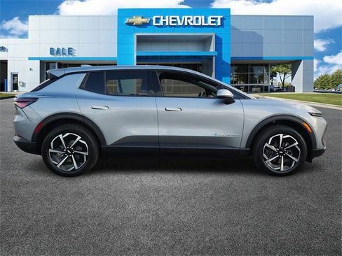 New 2026 Chevrolet Equinox EV LT image 2