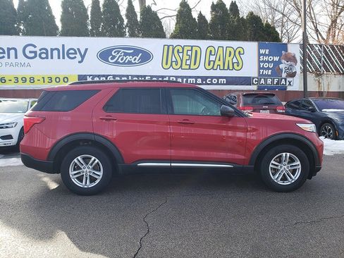 Used 2023 Ford Explorer XLT w/ Class IV Trailer Tow Package image 3